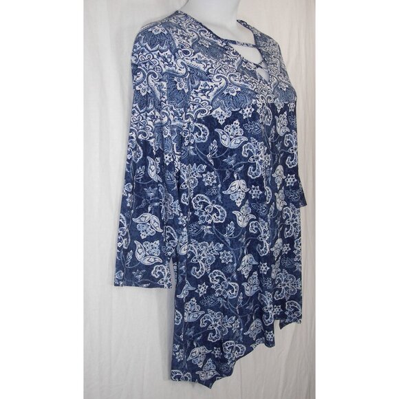 NEW Avenue 26/28 Blue Paisley Sharkbite 3/4 Sleeves Caged V-Neck Women's Plus - Picture 6 of 13